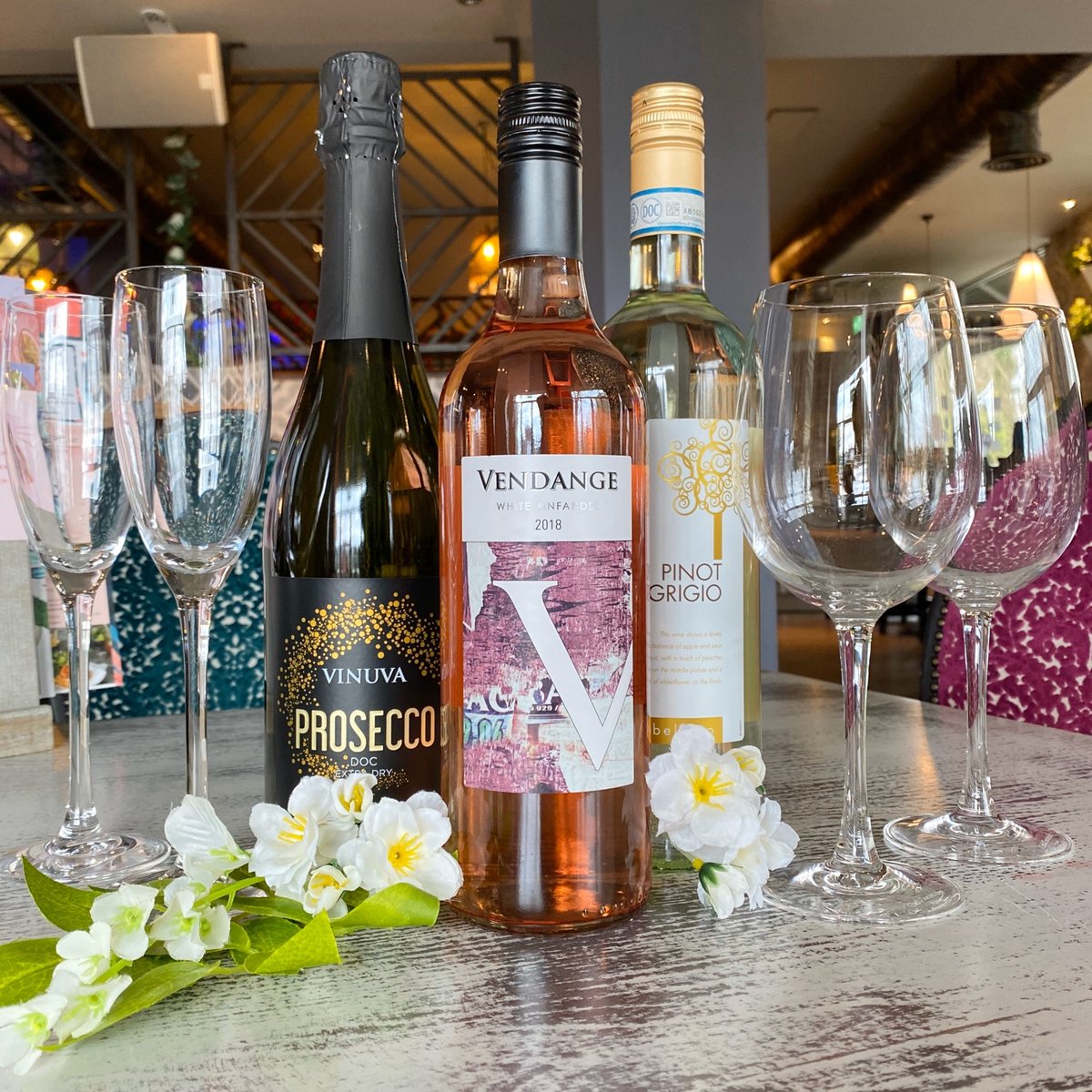 SlugStaines's tweet photo. Get your Friday started the fabulous way! 🥂

House prosecco &amp; selected wines £13 per bottle from 5pm-10pm🍾
2 for 1 cocktails all day🧉
DJ from 9pm-1am https://t.co/axrgBsgNNl