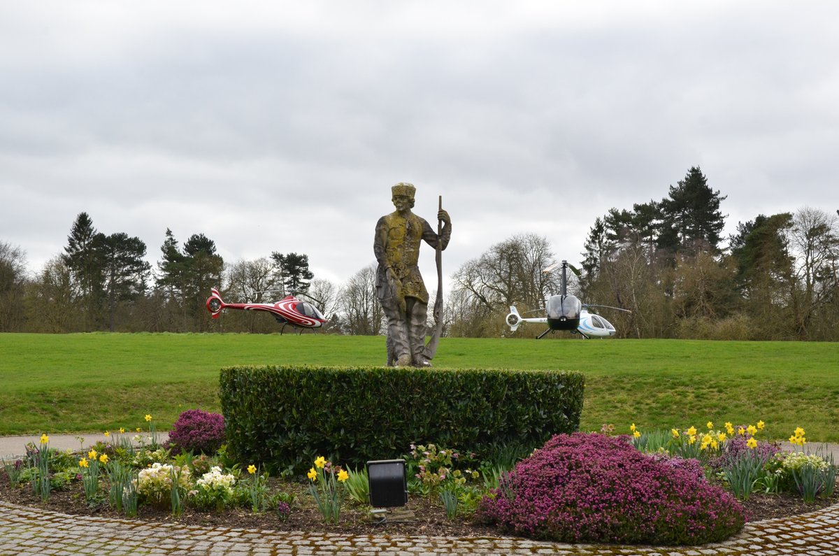 AubergeBrocket's tweet photo. A busy helipad today 🚁

#AubergeduLac #helicopter #finedining #golfcourse #countryestate #helipadhertfordshire #VisitHersUK #WelwynGardenCity #AARosette #HuntingLodge https://t.co/WoppnV1lS6