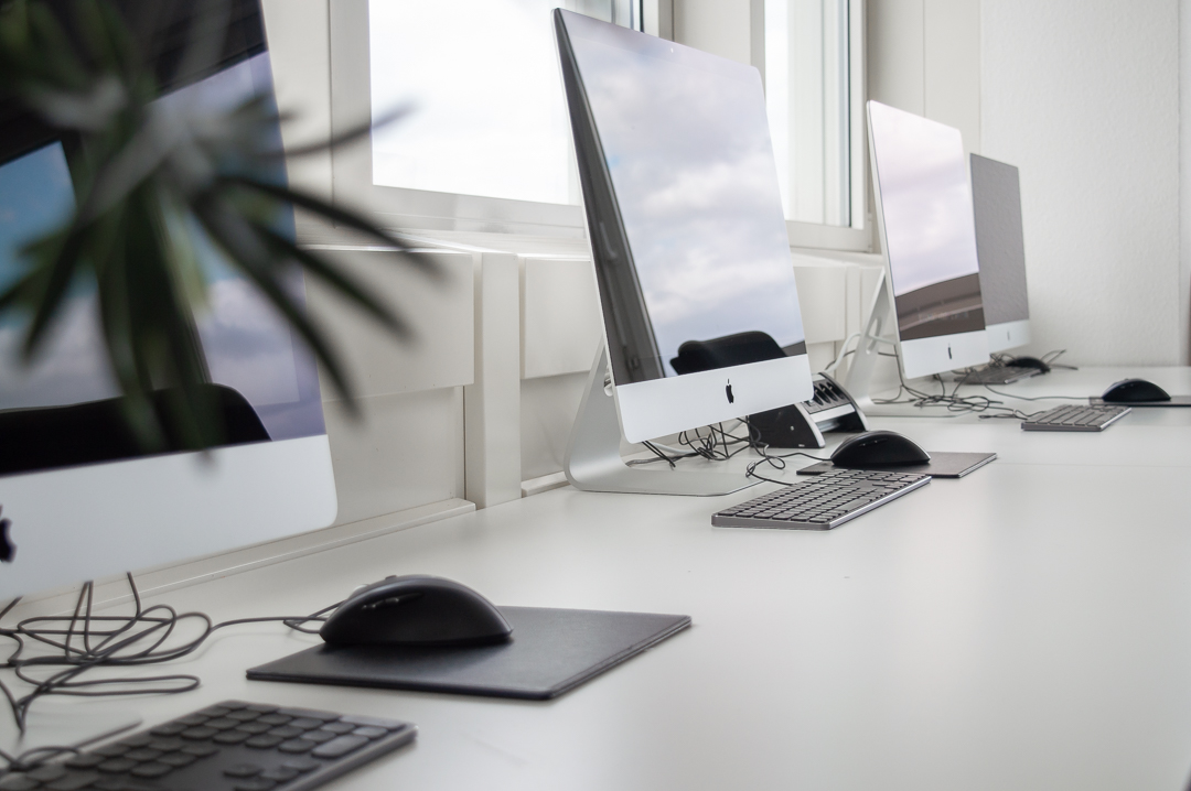 Modedesigners's tweet photo. Neue iMacs im Designstudio 😁🖥🎉

#modedesignschulemanuelfritz #fashiondesign #modedesign #fashion #design #trend #art #mannheim #draw #style #modedesignschule #blog #stoffe #fashioncollection #fabrics #creativity #modedesigner #mode https://t.co/bALy51duDj