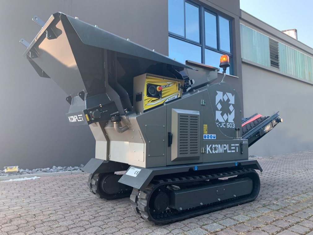 Available for hire Komplet K-JC 503 Crusher!
Telephone 01453 51 95 51 for hires and more information! #rocketrentals #crusher