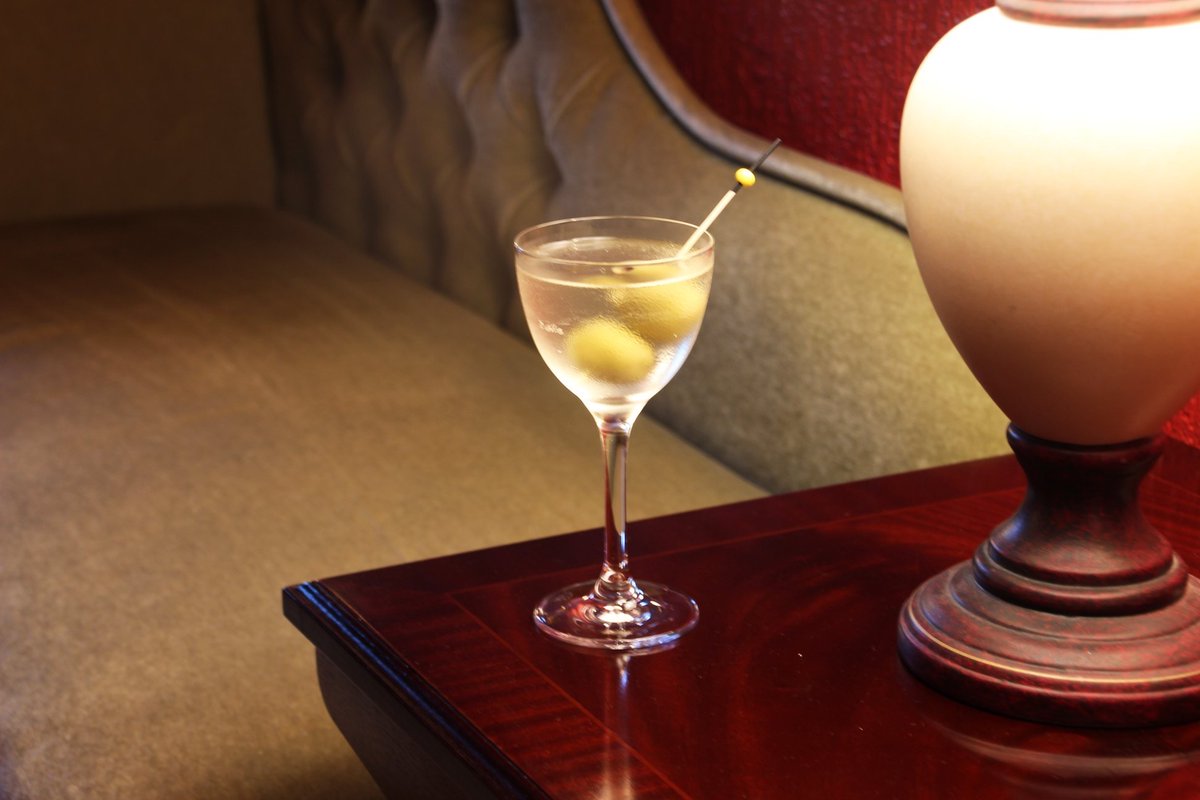 NewquayTom's tweet photo. Happiness is finding 2 olives in your martini when your hungry - Pre dinner snacks and original or classic cocktails only here at Tom Thumb

#martini #classic #cocktails #cocktailbar #lovecornwall #newquay #lovenewquay #kernowlife #cornwall #lovenewquaylife #kernow #kernowfornia https://t.co/mPeBwopMLe