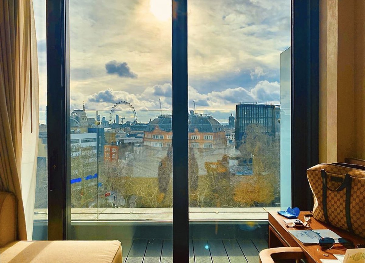 Imagine waking up to these views. The perfect start to your weekend #weekend #london #friday