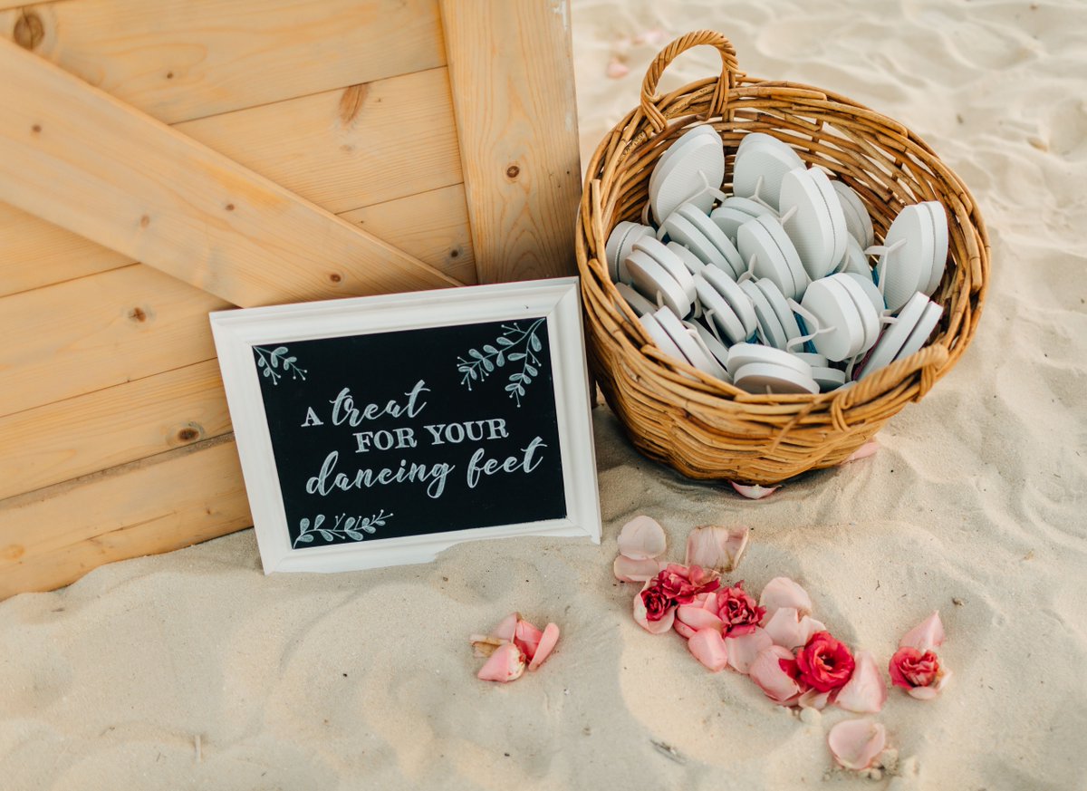 Happy hearts and sandy feet make every day in #paradise complete. 💃#WeddingDay treats for your guests that make everyone want to dance to the Caribbean.☀️🌴 Are you getting #weddingdaytreats for your squad?

#BeachesResortsWeddings #CustomizableWeddings #FeelGoodFriday
