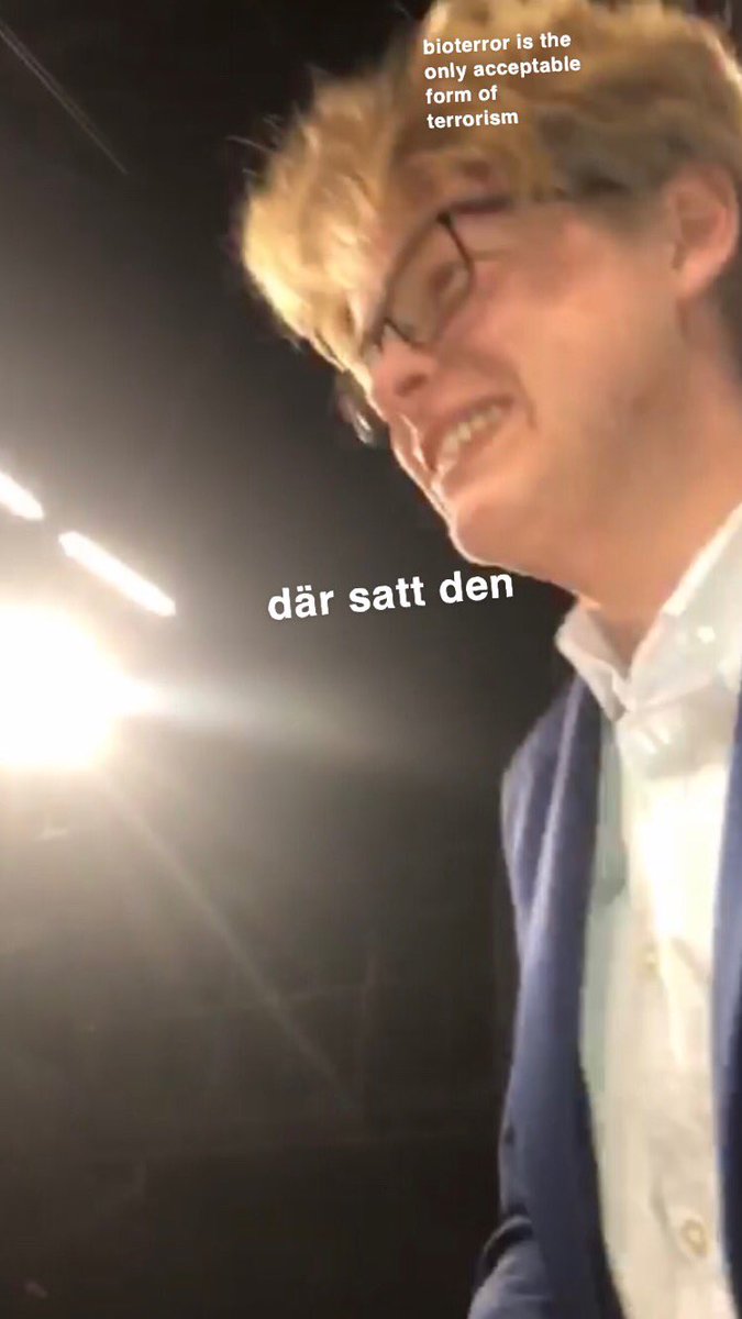 Herr ordförande skulle bara veta vad Storbritanniens Corona sjuke delegat gjorde med hans mikrofon innan dagens förhandlingar började imorse, då hade han kanske kunnat respektera delegationernas vilja att sluta klicka med pennan och ta på sig sombreron. Men men välkommen nästa år