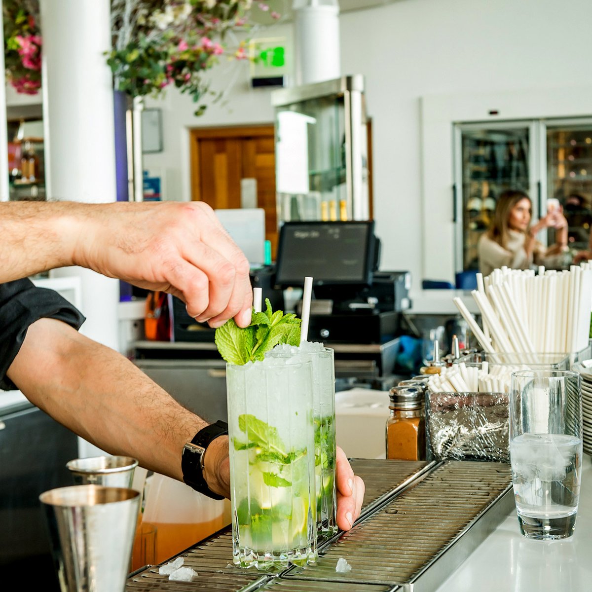 Mojitos have us dreaming of sun shine and blue skies- we're dying to get back out on our terrace! 
.
.
.
#mojito #drinks #drinkstagram #summervibes