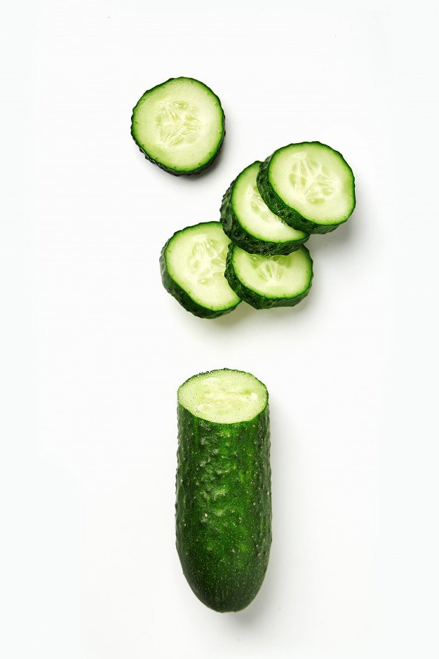 agingblissfully's tweet photo. Holding a slice of cucumber on the roof of your mouth with your tongue for 90 seconds can stop bad breath. The phytochemicals of cucumber can help to kill the bacteria that cause bad breath. 
#healthyfacts #healthyfoodlove  #cucumber #salad #cucumbersalad #recipe https://t.co/ZRx6dlhGIG