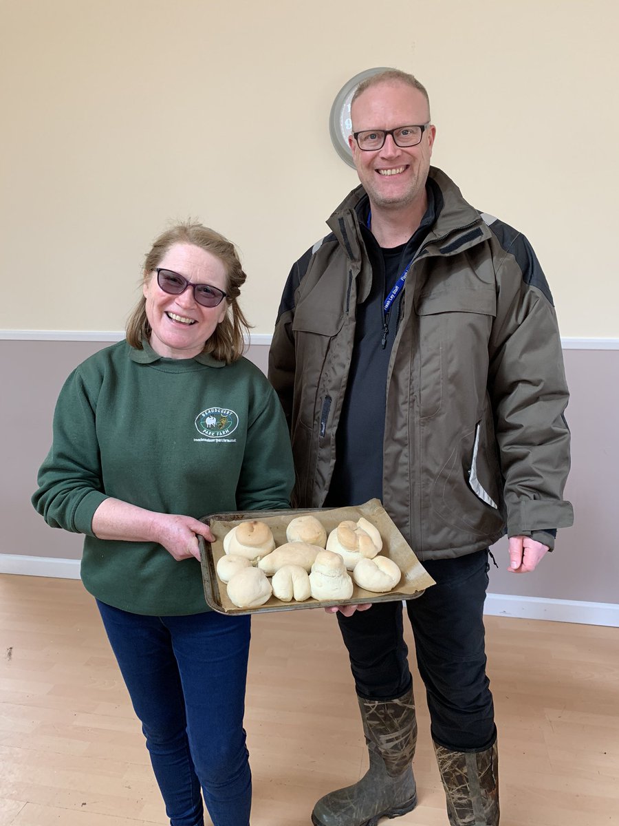 brian_mvfarm's tweet photo. End of a @LEAF_Education open farm day #LOFSD Looking at the story of wheat, bread making and doing some farm maths amongst other #outdoorlearning themes! Thanks so much to host farm Beaudesert Park Farm and to teacher Nick for bringing smashing children! https://t.co/CKzOYy6JZr