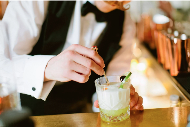 CHEERS TO THE WEEKEND // Perfectly prepare your cocktails in our classic Whisky Glasses. Shop our range of barware on our website amoderngrandtour.com #aynhoepark #amoderngrandtour #cocktail #drinks #interior #homeaccessories #party #styling #countryhouse #interiordesign