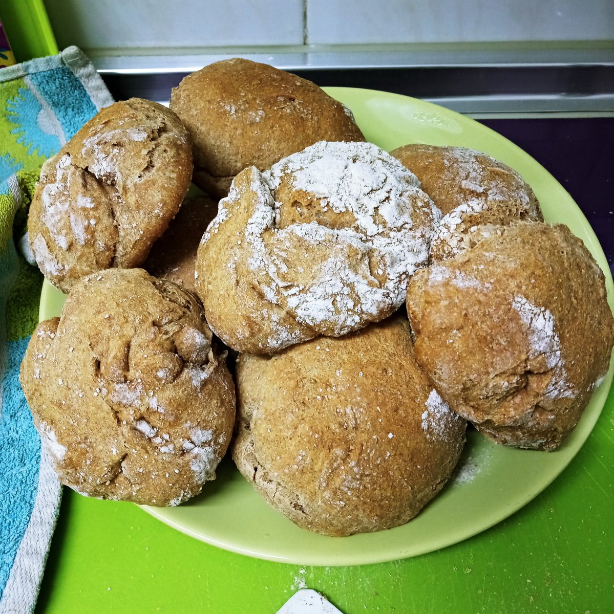 #yomequedoencasa #quedateencasa cuidemos a nuestros mayores, a nuestros niños, a nuestras personas delicadas! 
Yo estoy descubriendo maneras de entretenerme muy divertidas como hacer panes de espelta receta de mi querida <a href="/mirigarcar/">Miriam</a> .... Si las imagenes se pudieran oler... 😋