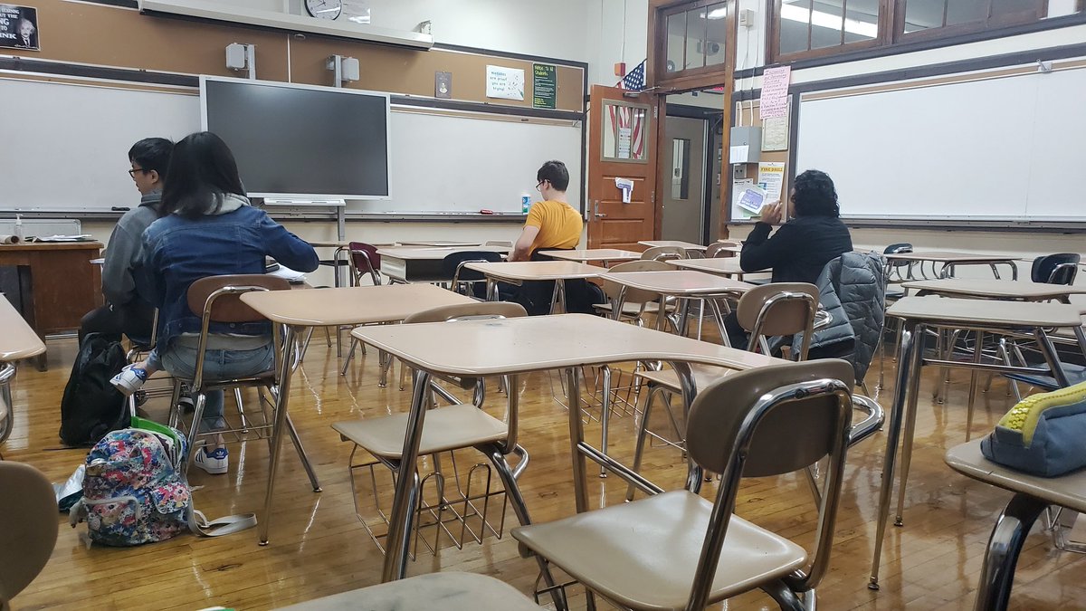 V3333333V's tweet image. #CLOSENYCPUBLICSCHOOLS no one is going anyways .