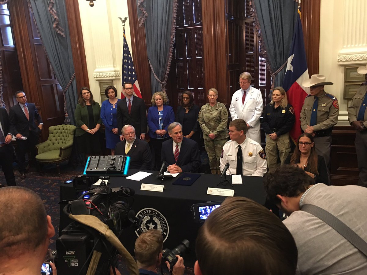 KoskionFOX7's tweet photo. First drive up testing center opens in San Antonio, Gov says other locations expected soon in Dallas, Houston and Austin @fox7austin https://t.co/qFVj1cu8I0