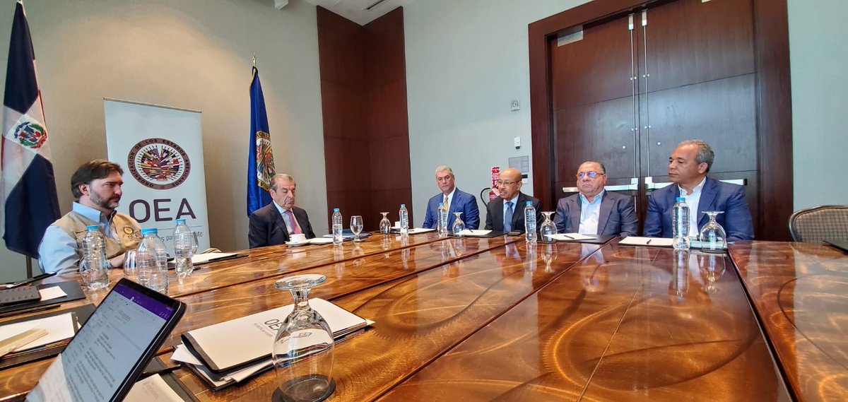 OEA_oficial's tweet photo. El candidato a la Presidencia de República Dominicana @Gonzalo2020RD y miembros del Partido @PLDenlinea compartieron hoy en Santo Domingo con la Jefatura de la Misión de Observación de la #OEAenRepDom sus impresiones sobre las Municipales Extraordinarias #Elecciones2020RD https://t.co/oSkjAivcsi