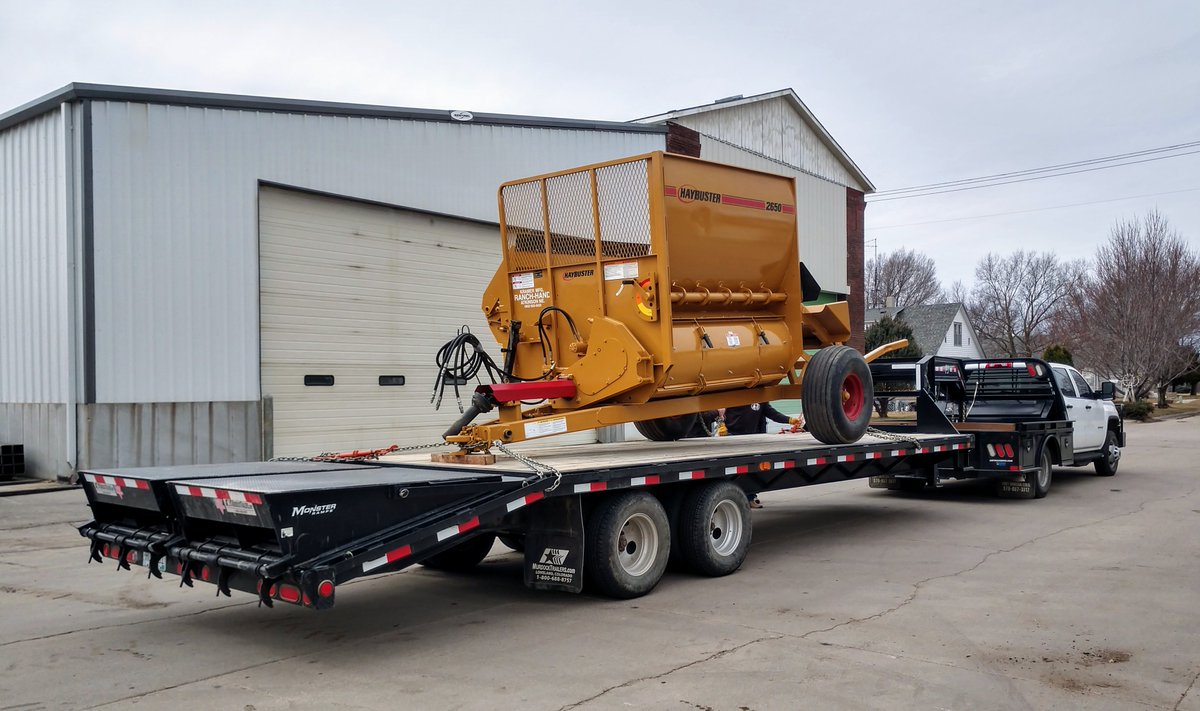 KramerRanchHand's tweet photo. Haybuster bale processor loaded and heading to Fort Morgan Colorado.
#kramermanufacturing
#ranchhand
#baleprocessor
#haybuster
#feedingcattle https://t.co/ggeBGDwPLX
