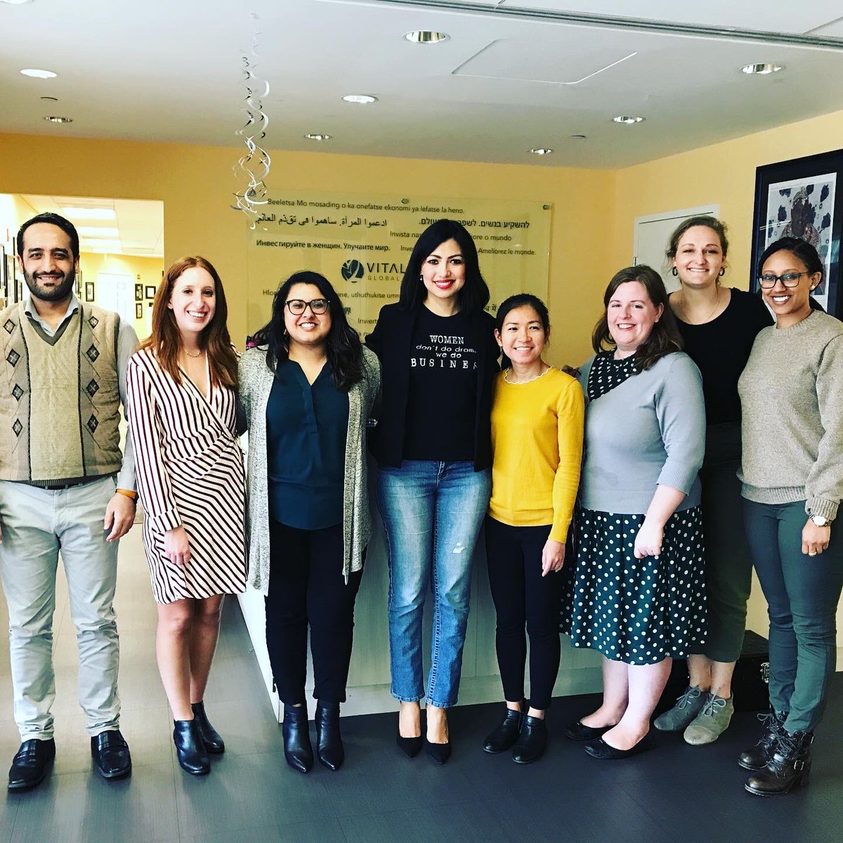 mariaacciona's tweet photo. Aquí en las oficinas de @VitalVoices con este #EquipoMaravilloso que hace posible las actividades para tooodas las #MujeresDelMundo que como yo, pertenecemos al equipo #CrecimientoDeNegocios o #VVBusinessGrow. Un honor ser Fellow de #VitalVoices #UseYourPowerToEmpower 💪🏻🙋🏻♀️ https://t.co/8c4rcga21G