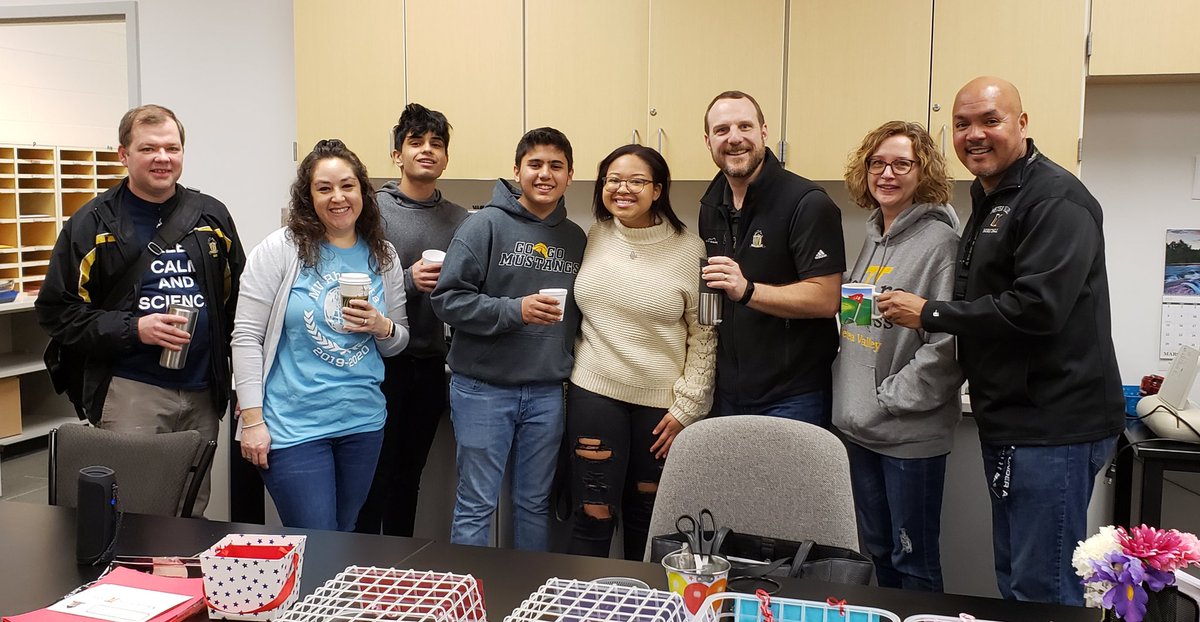 MVPrincipal1's tweet photo. Mustang Friday is still in effect. Special thanks to our staff and students for maintaining a calm and fun learning environment under unusual circumstances. @meteavalley https://t.co/ILlNQJ8enI