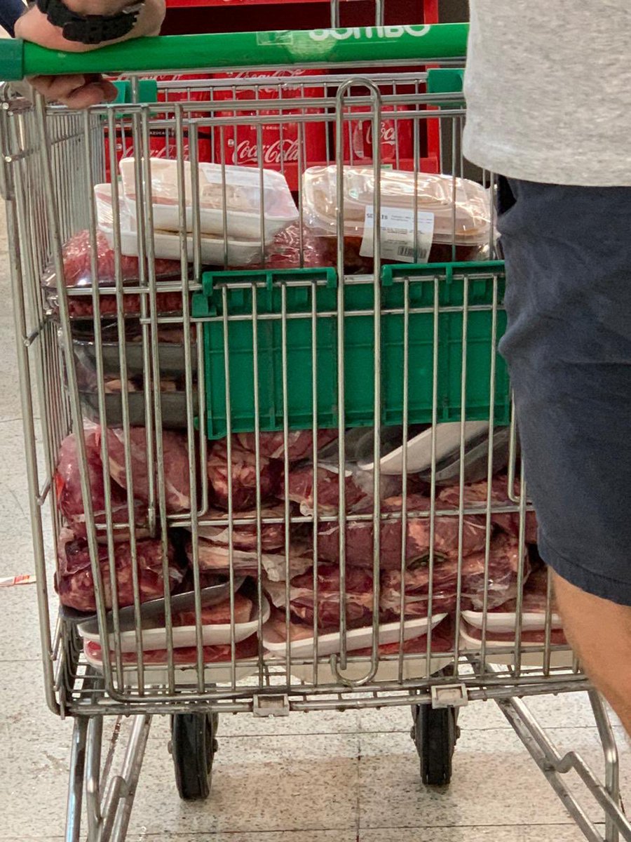 nanuhamui's tweet photo. Si pensabas ir a comprar carne al Jumbo de Unicenter, ni te gastes. No hay más https://t.co/IazqiydjdZ