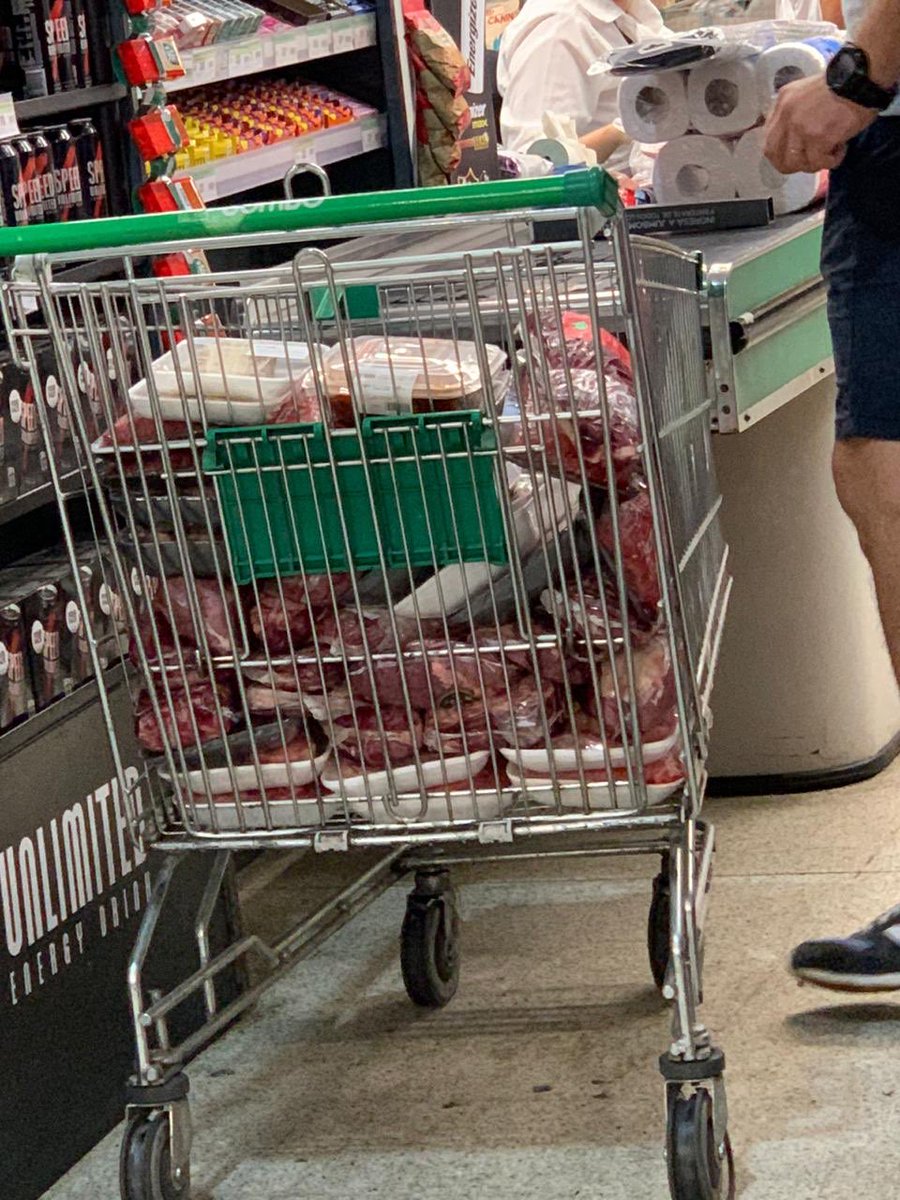 nanuhamui's tweet photo. Si pensabas ir a comprar carne al Jumbo de Unicenter, ni te gastes. No hay más https://t.co/IazqiydjdZ