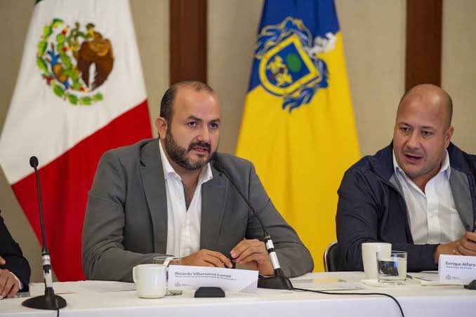 FEU_UdeG's tweet photo. Como medida cautelar para evitar el contacto y propagación de #Covid_19 en la @udg_oficial.  El día de hoy, nuestro Rector @rvillanueval suspenderá clases presenciales para pasar a modalidad virtual. 
Estaremos informando a detalle. https://t.co/n8RpZGy11W