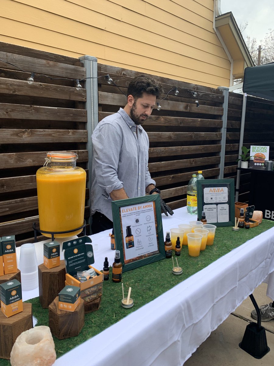 letstalksextech's tweet photo. #strandinaustin #altSXSW #gridhouse has kicked off with @graphicpaint and @BeyondMeat burgers and cold juice from @HempForHealing #atx #SexTalk https://t.co/iu7liGpzEN
