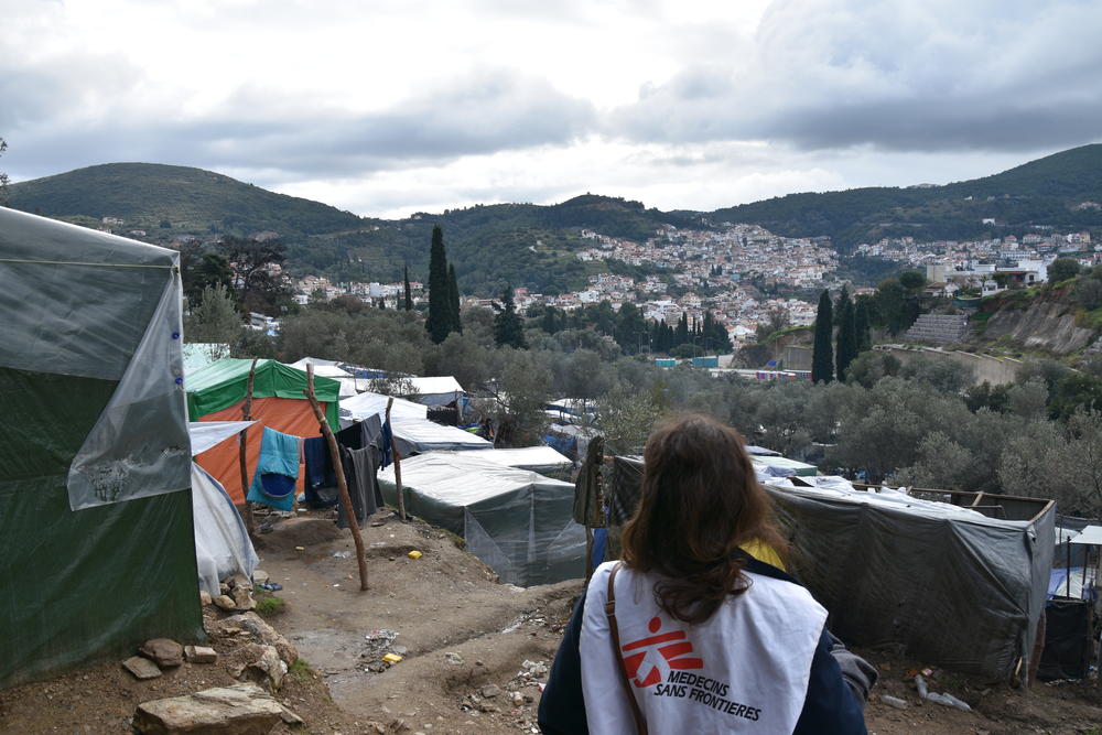⚠️ "Debemos ser realistas: sería imposible contener un brote de coronavirus #COVID-19 en campos como los de las islas griegas.

Aún no hemos visto un plan de emergencia verosímil para proteger y tratar a las personas que viven allí en caso de brote”. 

a.msf.es/refugiados-isl…