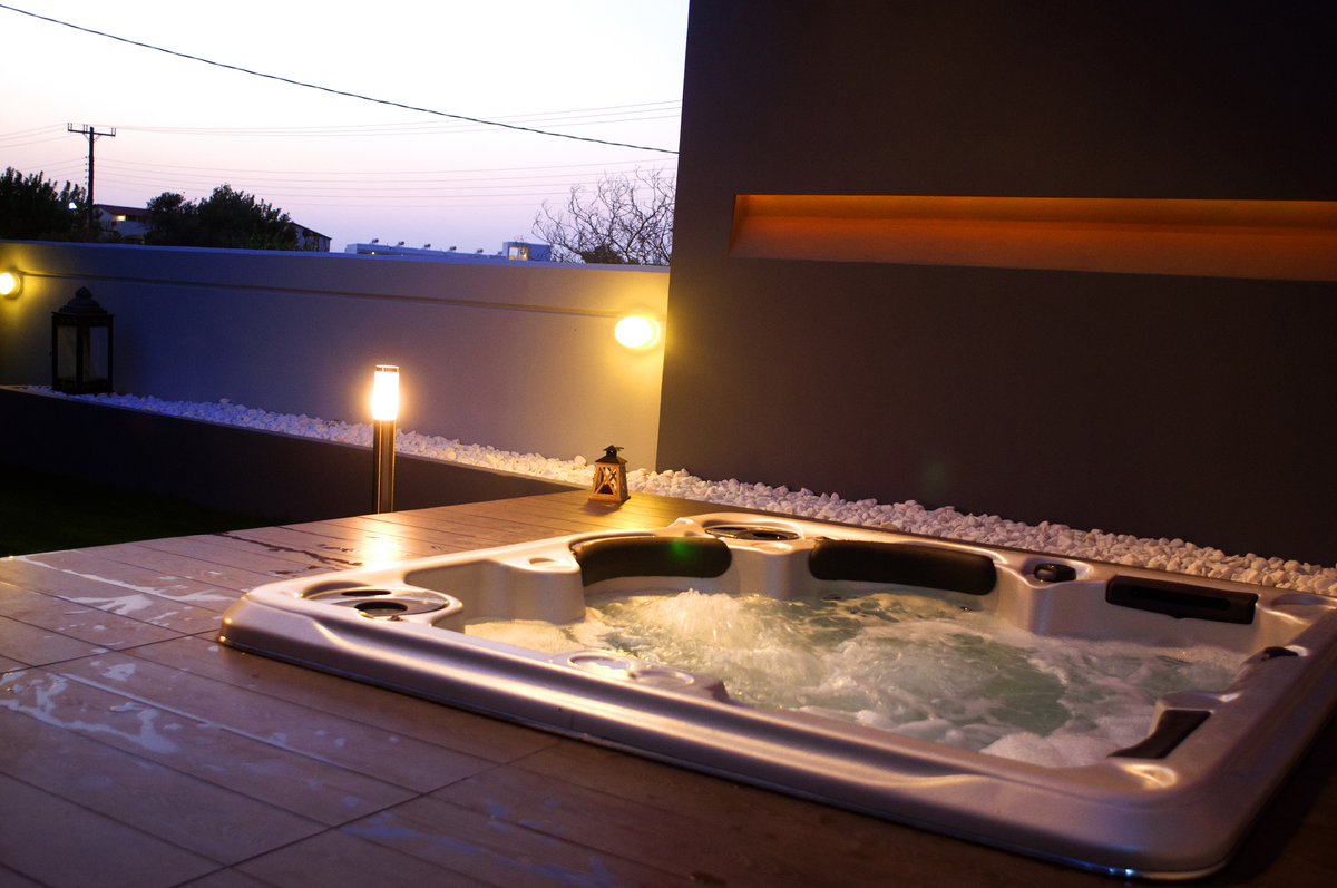 HotTubSwimSpaCo's tweet photo. #Winter is a great time of year to really get the most from your #HotTub. Being immersed in #warm #bubbles is especially enjoyable when it’s cold outside &amp; could even be therapeutic if you suffer from #StiffMuscles &amp; #joints at this time of year https://t.co/hzc6Wc1XzY https://t.co/I8h2K4c3fu