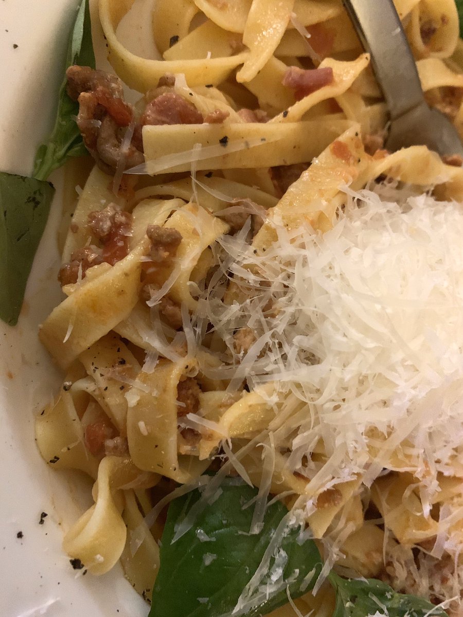 CVlattas's tweet photo. Tagliatelle con sugo Bolognese
(Express PastaFriday after all!)
.
#Pasta #pastaFriday
#pastaFridaySociety
#pastaBasics #Bolognese 
#cookforlove #cook_bots
#Rye #RyeHarbour
#foodforfun #lovepasta
#instapasta #pastagram🍝 https://t.co/hqziPyMMmI