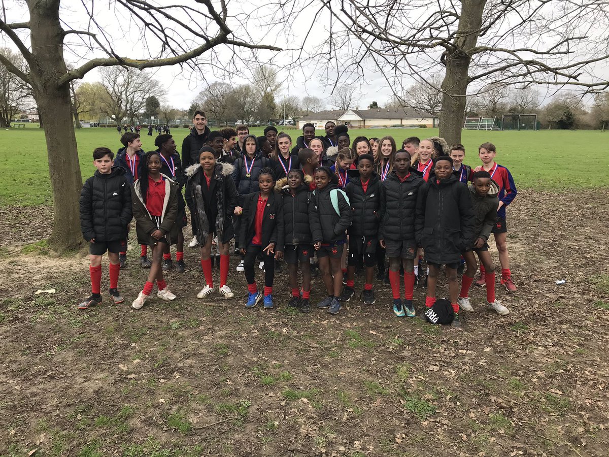 RobertClackPE's tweet photo. Great afternoon at the @BandDSSP Boroβ X country. Massive thanks to @EastburyPE for superb organisation as always. Delighted with the fantastic effort from all of our runners helping us retain the overall Boroβ title #goliketheclackers #proud https://t.co/4GB3YSqd5o