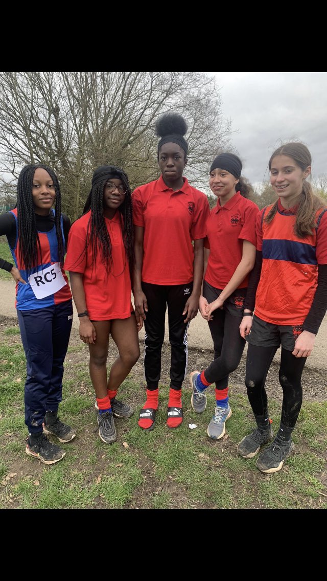 RobertClackPE's tweet photo. Great afternoon at the @BandDSSP Boroβ X country. Massive thanks to @EastburyPE for superb organisation as always. Delighted with the fantastic effort from all of our runners helping us retain the overall Boroβ title #goliketheclackers #proud https://t.co/4GB3YSqd5o