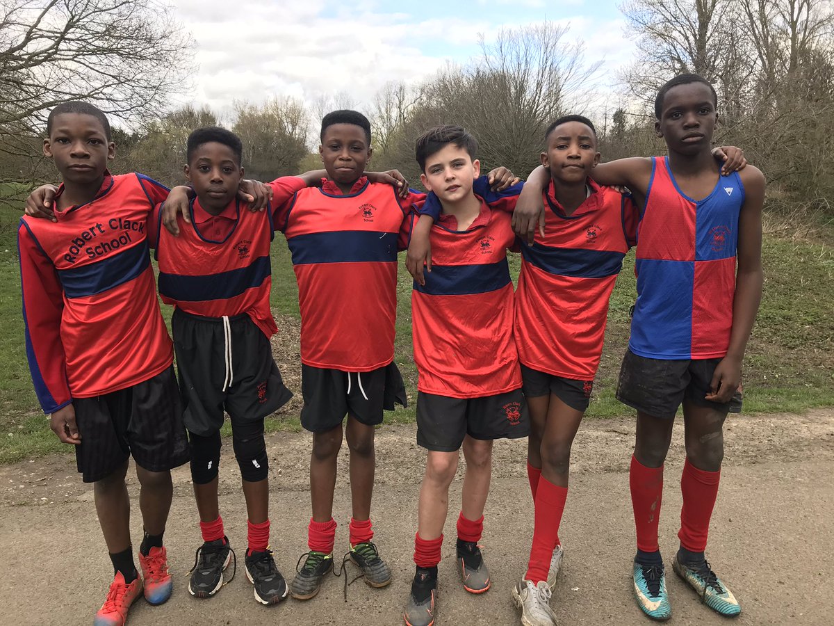 RobertClackPE's tweet photo. Great afternoon at the @BandDSSP Boroβ X country. Massive thanks to @EastburyPE for superb organisation as always. Delighted with the fantastic effort from all of our runners helping us retain the overall Boroβ title #goliketheclackers #proud https://t.co/4GB3YSqd5o