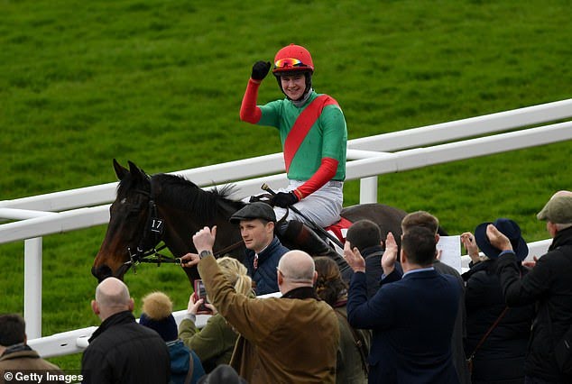JoeSeward1's tweet photo. Bumped into @bpowell13 here after racing in Jockeys Changing Room
Good week for the Powell family @brendanp1995 with a festival win @brendanp1995 on #TheConditional, fending off #Kildisart In the Ultima Chase.
Long week @CheltenhamRaces
#HorseRacing https://t.co/ee87fazTI8