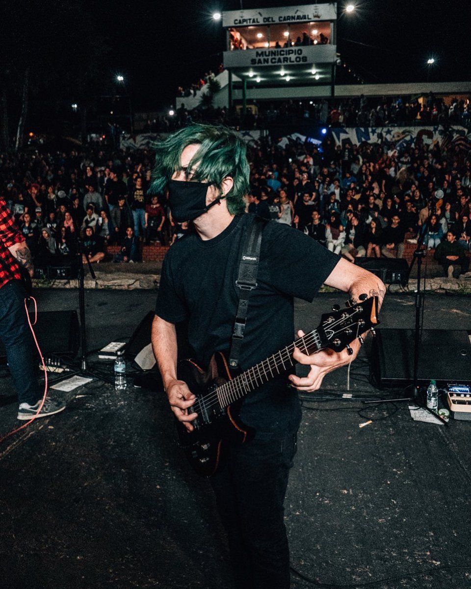 UruguayRock's tweet photo. @pablosbml de @SubliminalUy un adelanto a su época el año pasado 🤘

Nos Tenés que pasar piques pablito para matar el virus del orto 😁 https://t.co/V5CbUaOoos