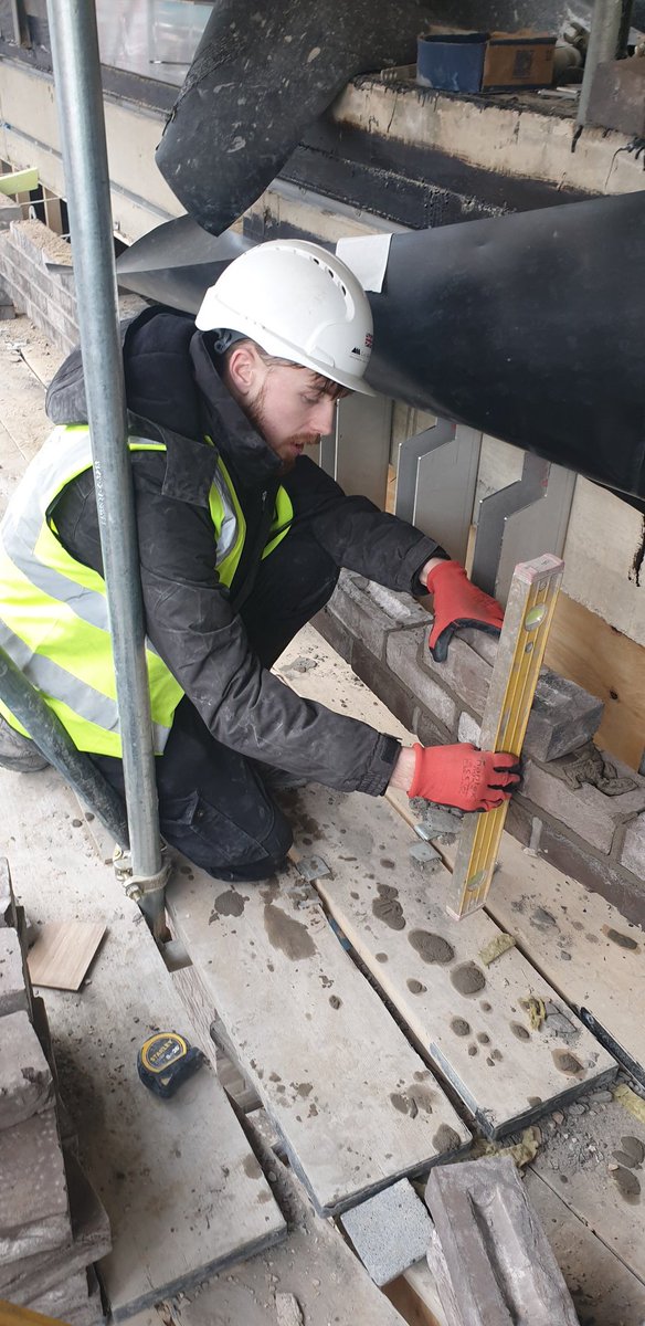 trowel63's tweet photo. It was great to see Toby F Lee Marley brickwork apprentice on site today. Toby is very close to completing his NVQ3. ππ§± @FEBrooklands @BCIndustryLinks #brooklandsbrick #skills #futurebrickie #Apprenticeship https://t.co/yyBoZm8Vuy