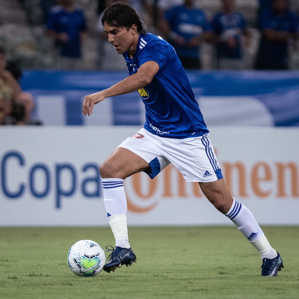 mais_cruzeiro_'s tweet photo. Tá esquentando...🏹🔵⚽

Foto: Gustavo Aleixo/Cruzeiro

#CruzeiroEsporteTour #FlecheiroAzul #PeloCruzeiro #NuncaFomosTãoCruzeirenses https://t.co/xJ2DEcTYu4