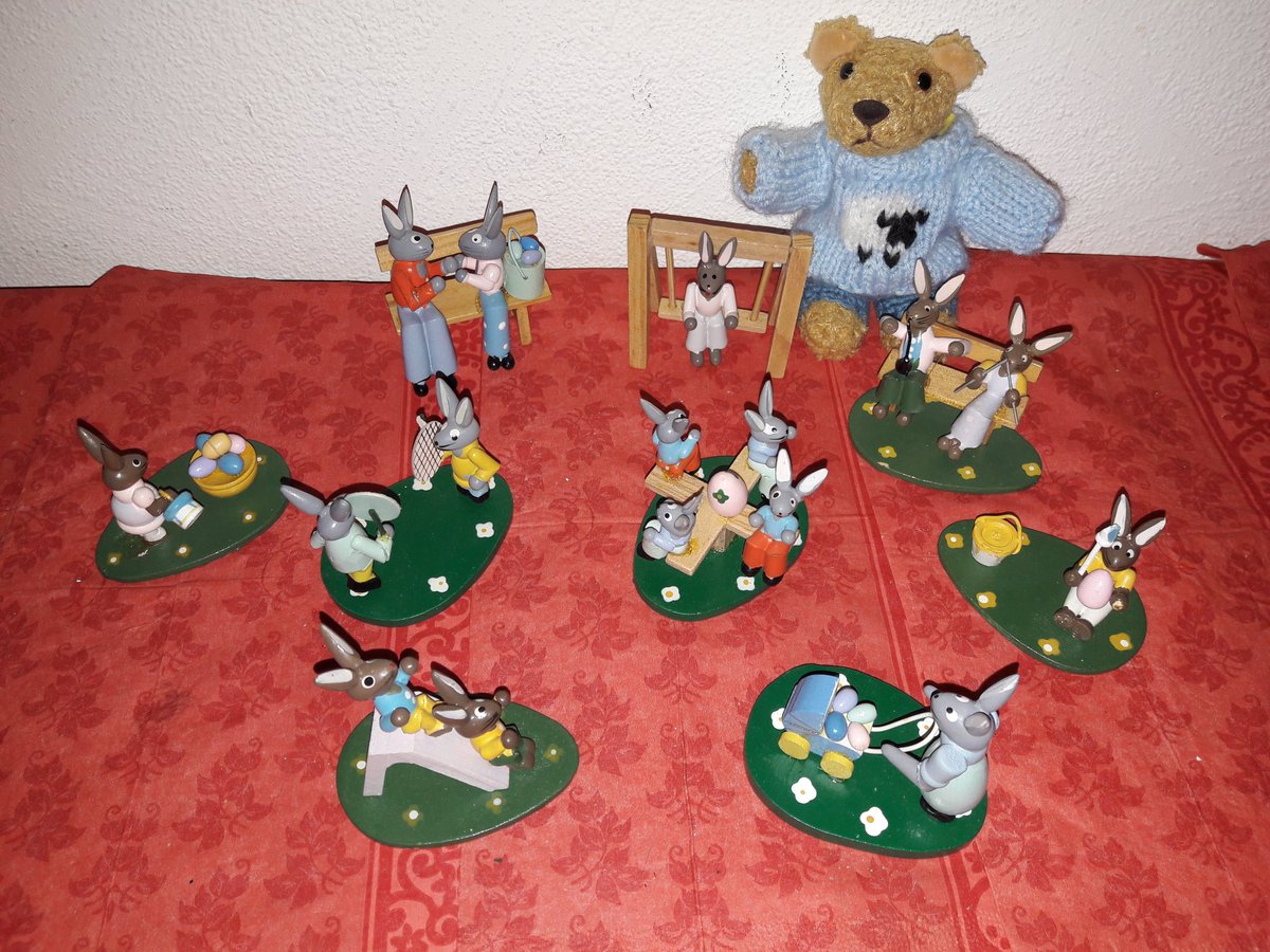 BandtheBears1's tweet photo. Tom Fuzzy and the old bunny playground #Easterdeco 🐰 https://t.co/Om4xhtUfMH