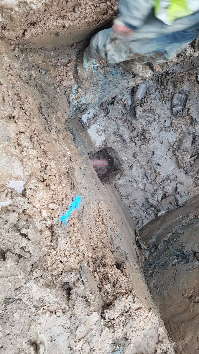 PaceBarry's tweet photo. So between the #RunningSand...
The rather large Cable we had to hop over...
The new #ServiceChannel we lifted the river above..
And it flooding out a few times & turning #Somme-esque most days the job was an absolute #Doddle..
We love a challenge @MJAbbottLtd ๐
#PlanningPrevails https://t.co/vPFXtfWp2E