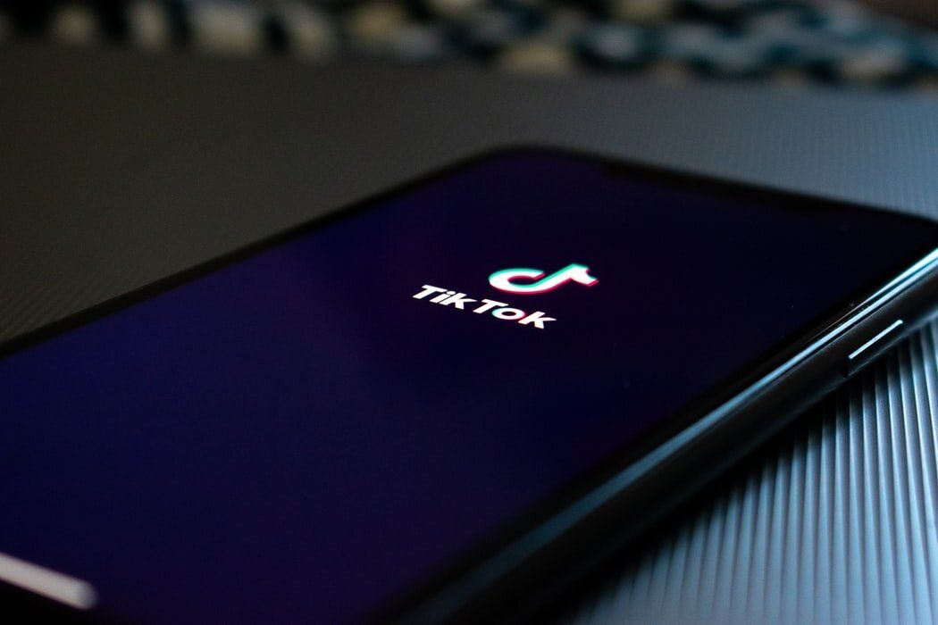 MarketingFoxes's tweet photo. Your kids are probably on TikTok, but does your college need to be as well?
We examined the biggest social media trends in 2020 to find out.

https://t.co/RT8kH8qC2n https://t.co/h8RAkSUSzU