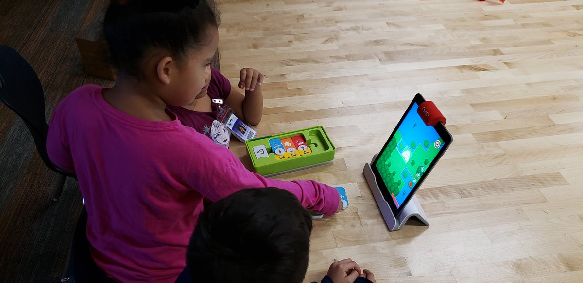 Lauren_Hut_SEO's tweet image. codeorg: RT HambysHive: K, 1, 2 are all getting hands-on cosing practice with PlayOsmo #CodingAwbie. 1st & 2nd continued practice with codeorg and kinder collaborated while building marble runs.