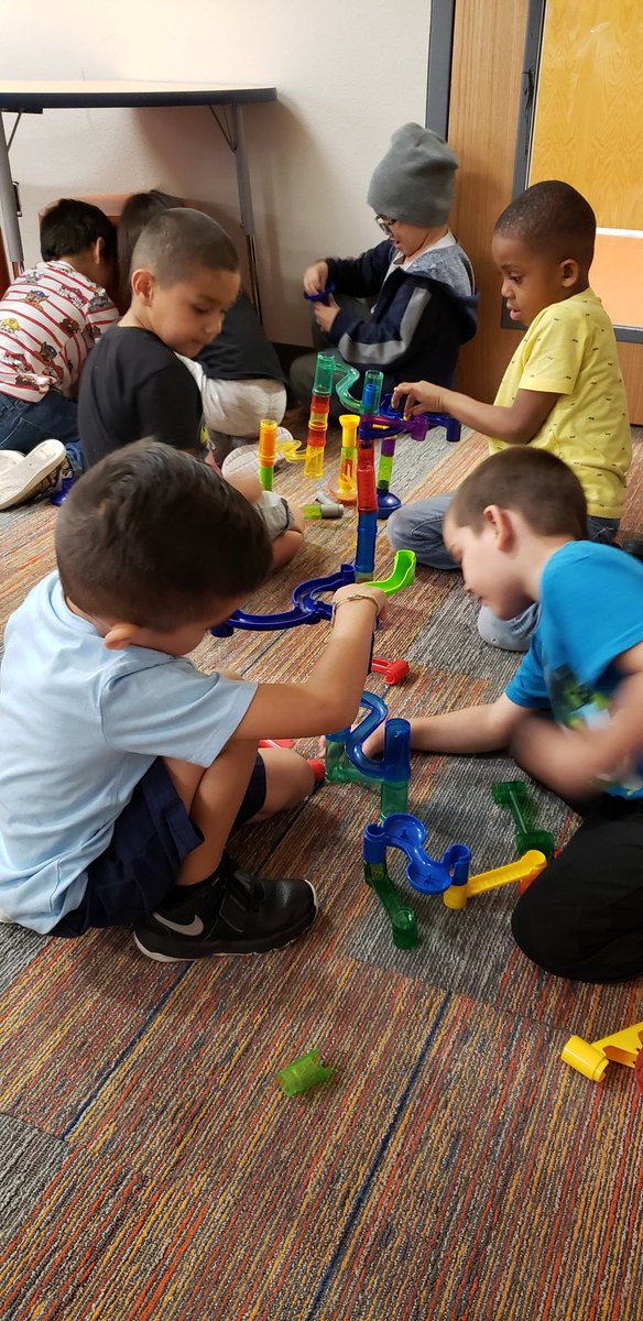 Lauren_Hut_SEO's tweet image. codeorg: RT HambysHive: K, 1, 2 are all getting hands-on cosing practice with PlayOsmo #CodingAwbie. 1st & 2nd continued practice with codeorg and kinder collaborated while building marble runs.