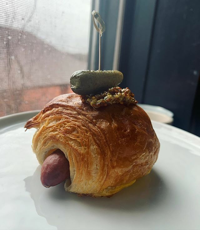 kingstonbread's tweet image. It’s not a pig in a blanket, it’s a dog in a duvet. 
#leavenedbynature #hotdiggitydog ift.tt/38JDfrn