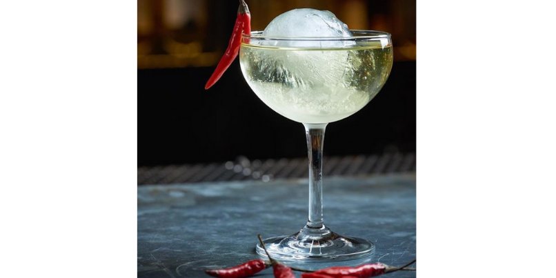 Basic_Beautiful's tweet image. A great start to the weekend! 
• Thai Chili
• Mizo Shochu
• St. Germain
• Elder Flower Cordial
• Cucumber Juice
•House Spice Blend
• Chamomile Milk
• Lime Juice
• Thai Chili Tincture
#CraftCocktails #Mixologist #HappyHour 

Visit : basicallybeautiful.com/blog-page/craf…