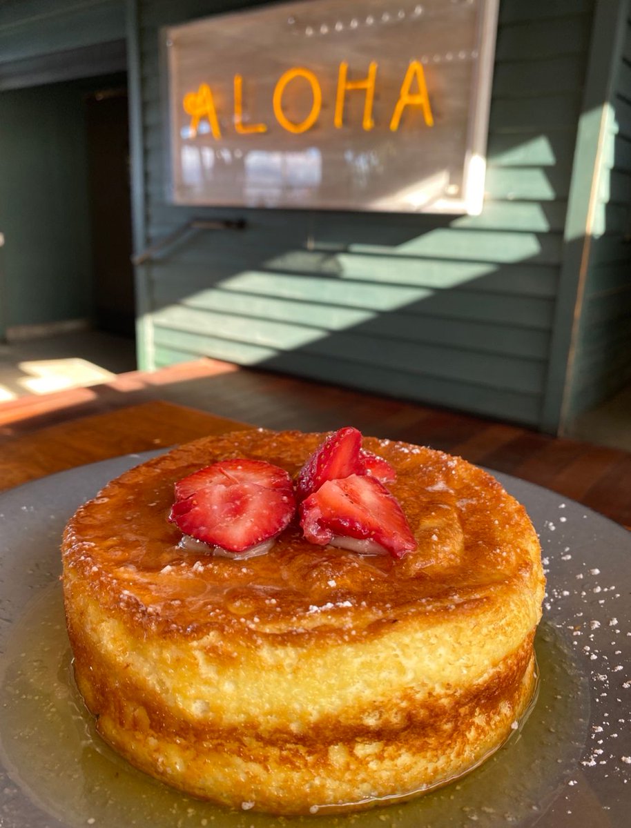 AlohaMixedPlate's tweet photo. Soufflé Pancake 🥞 Fluffy, pan baked, drizzled with honey butter, topped with strawberries and so, SO good! 

#soufflepancake #breakfast #maui https://t.co/lIE3DY6w3p