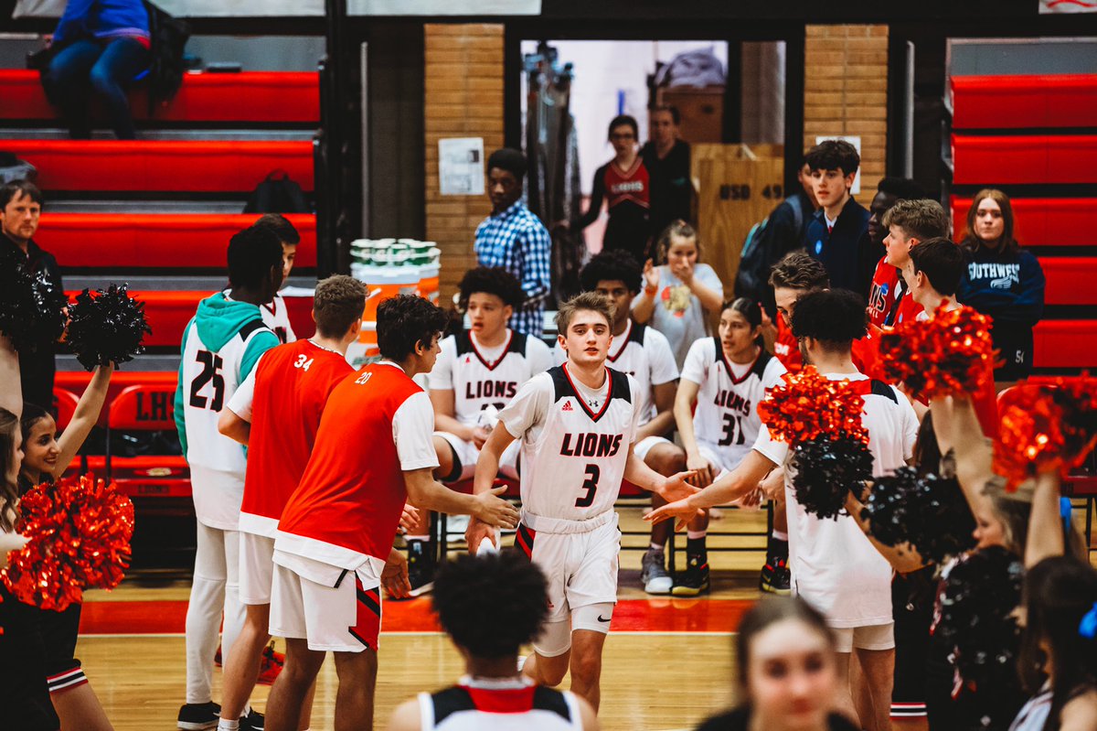 Peytonmallory3's tweet photo. Forever thankful for everything the Lawrence High Basketball community has done for me. From the coaches to my teammates and the fans i want to thank you all for the past four seasons, I wouldn’t have wanted it any other way. #3out ✌🏼❤️🖤 https://t.co/qm0lzWPGtt