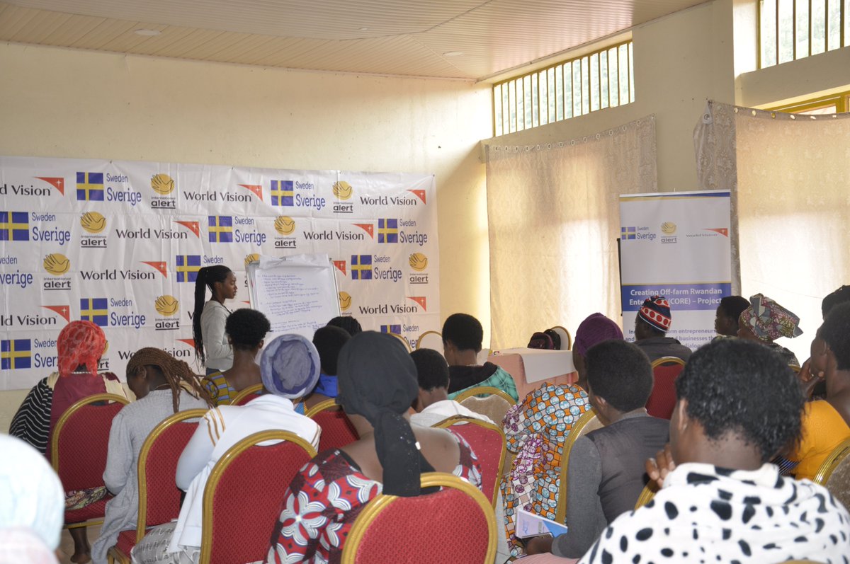 intalert_Rwanda's tweet image. With support from @SwedeninRW  &amp;amp; @WVRwanda  women &amp;amp; youth in cross border trade @RusiziDistrict  are being facilitated through training on:
-Business planning &amp;amp; Goal setting
-Management of business finances &amp;amp; Access to finance 
-Record keeping

#COREProject #empoweringwomen