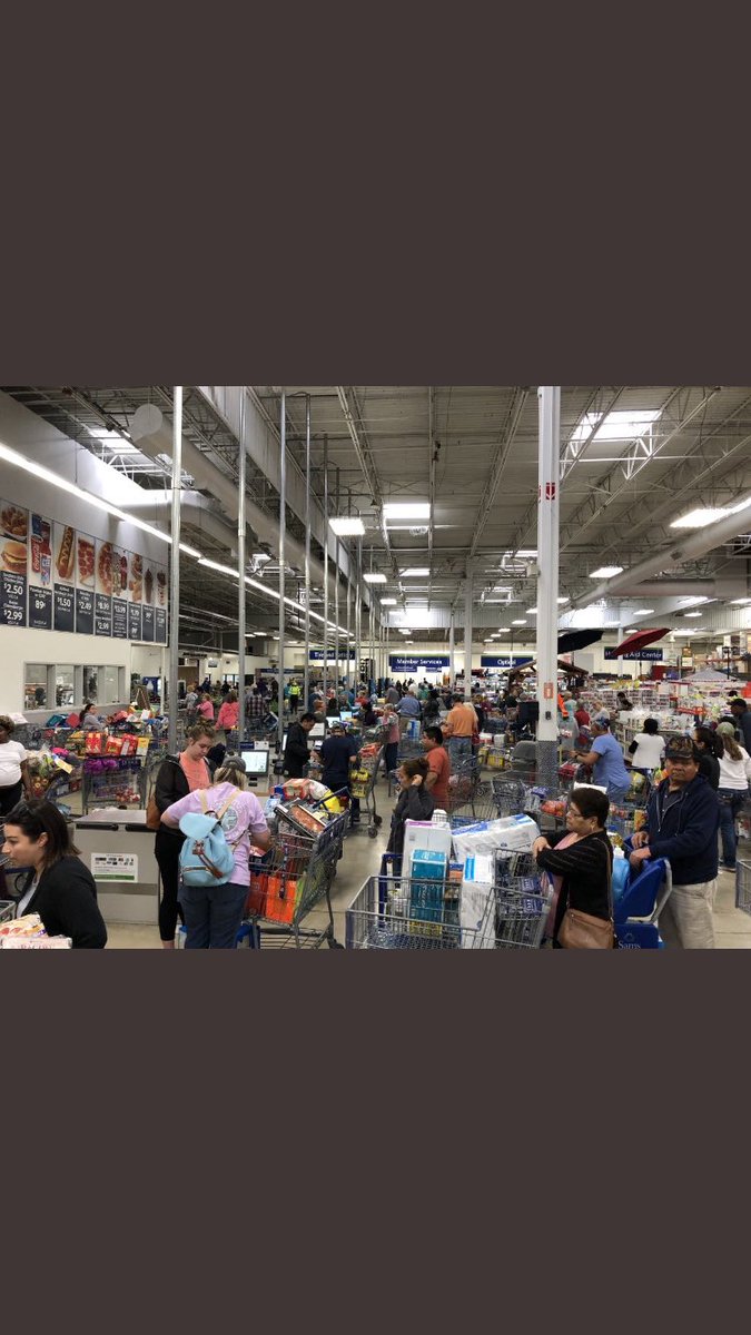 MichaelMay4's tweet photo. News: Try to avoid large crowds

The public: https://t.co/x7nTz4dziL