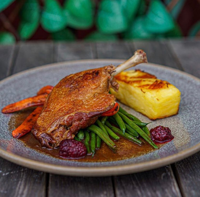 Don’t ‘duck out’ of your weekend plans

We’re still going strong and serving up some ‘quacking’ dishes this weekend

Book now - 01565 622900