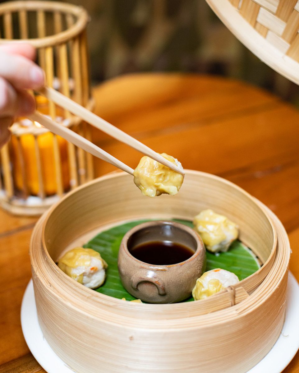 Delicious dippin dim sum 🥟🥢part of our afternoon tiki… check out the link in bio to find out more