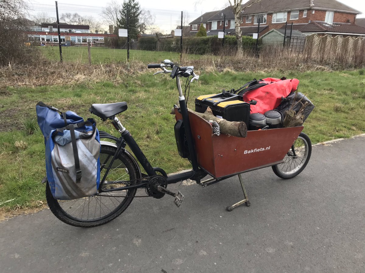 peteretlewolff's tweet photo. But I need a van to carry my tools in blah blah blah. 20 miles and 650ft climbing with all this. #lesscarmorego #bakfiets https://t.co/AVJnbWEBfG