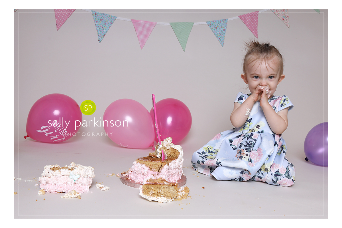 "Oooh was that me?!" I love this cheeky shot #cakesmash #braintree #naturallysweetcake #childfriendly ow.ly/tv6Y50yGI5s