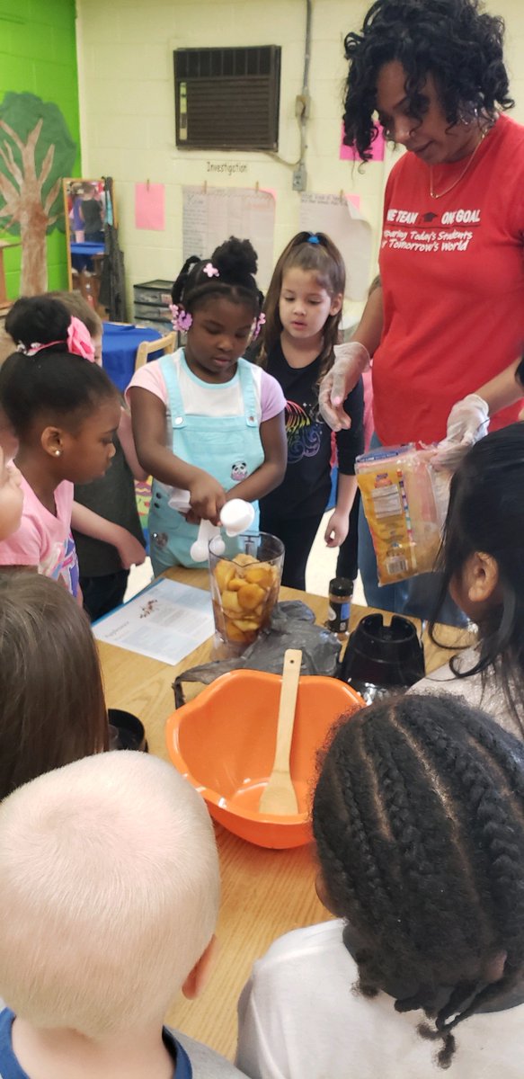 94Shonda's tweet photo. This week we talked about what foods come from trees. With apples as our number one favorite food that comes from https://t.co/KF4OgOUlM6 was only right that we made applesauce, right? 😉😋 @VonettaC76 https://t.co/rIMWY40iH2