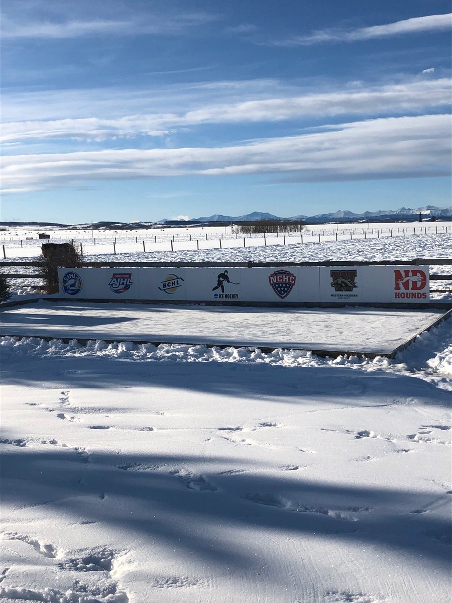 AcadiaKinger75's tweet photo. Home of the 2020 Frozen Four. Tickets Not Available. Just bring dog treats. #EberleTheDog #BroncoFan @TheNCHC @ecachockey @WMUHockey #QuickPaws #FilthyMits https://t.co/R2ORQCVlCK